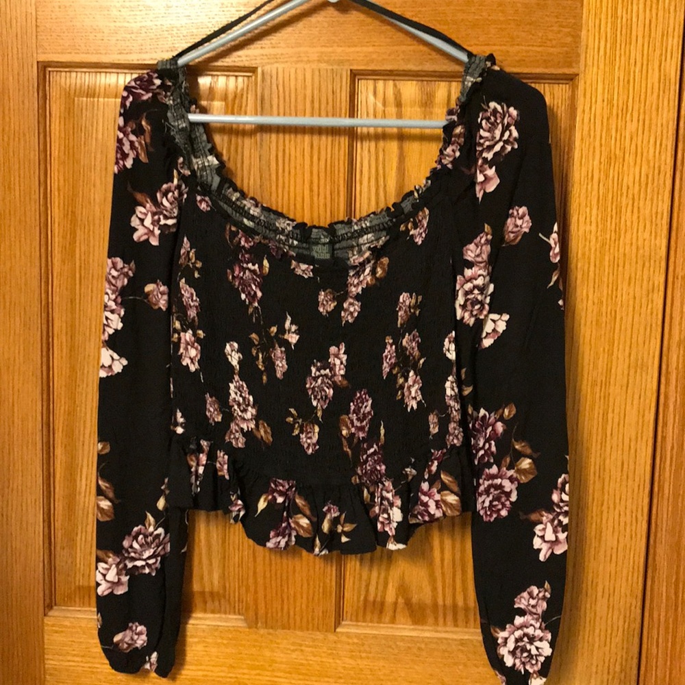 Floral crop top 🖤
